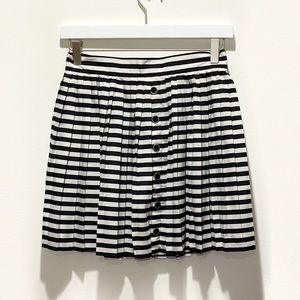 Striped pleaded black and white mini skirt small